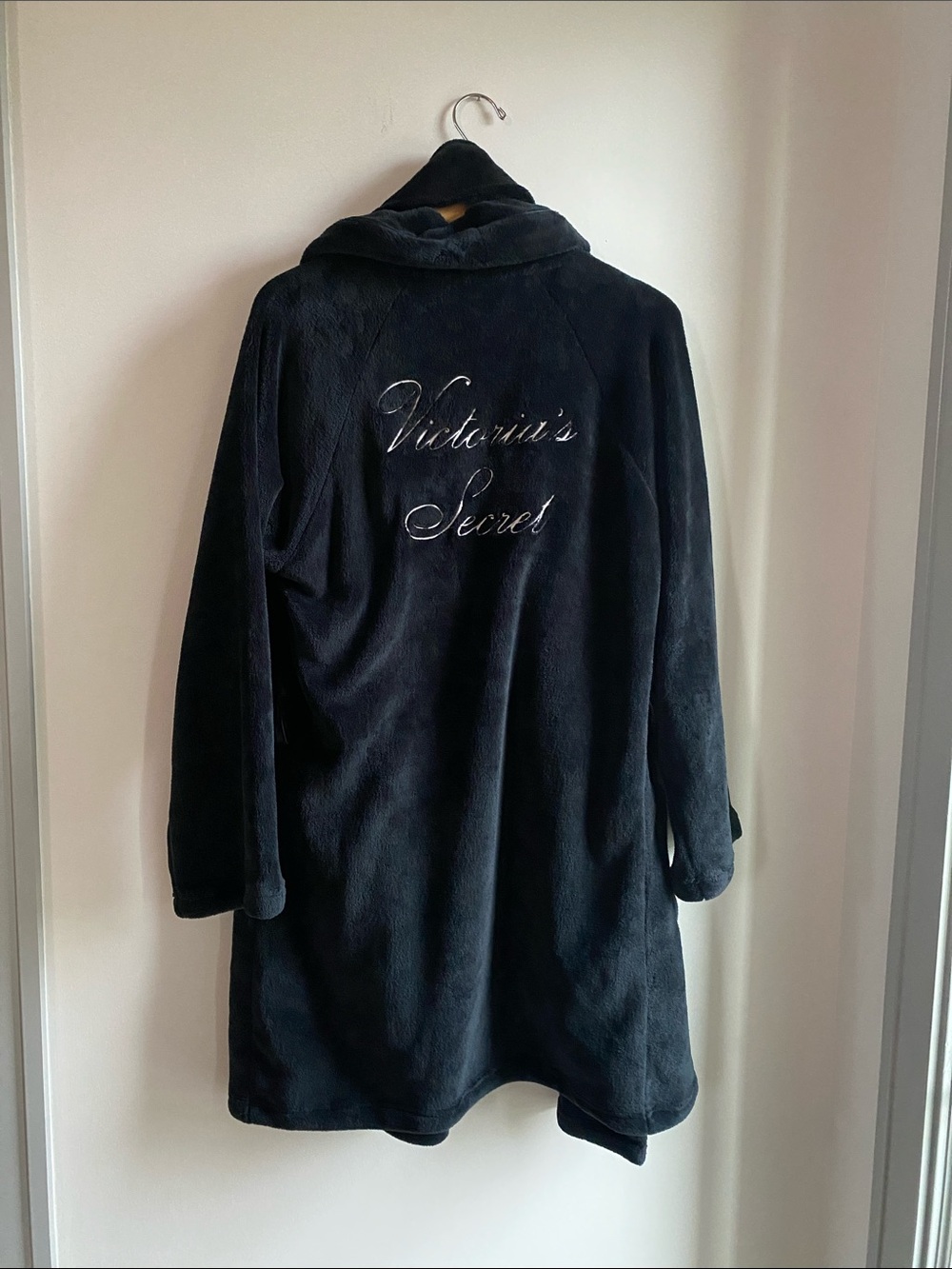 NWT Victoria's Secret Black Plush Robe with Script Embroidery